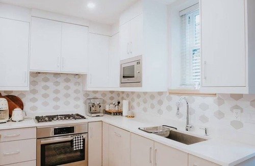 Downtown Vancouver Apartment | A Gentle Hideaway in the Urban Forest｜WEST END downtown Vancouver