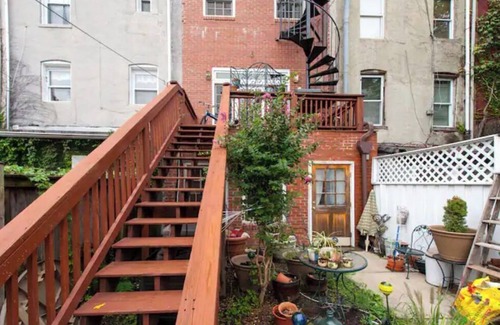 Near Northeast Apartment | A Good Place To Stay!