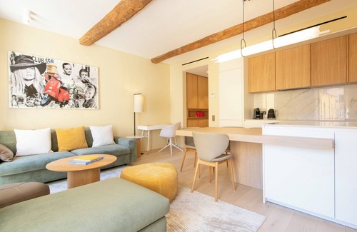 Old Town Apartment | A Gorgeous 1-BR in the Heart of Saint-Tropez - Tower Bell view