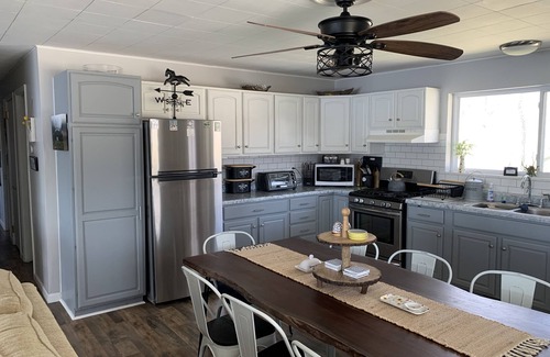Gerald House | A Great Escape Lake Front Cottage on Waters Edge