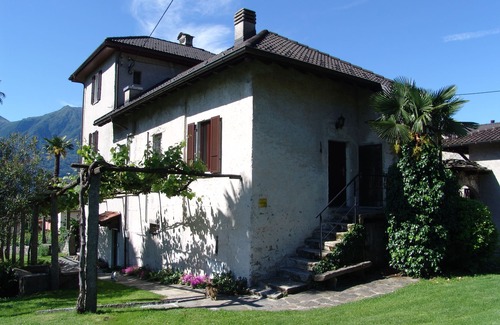 Tenero-Contra House | A green oasis in the middle of the popular resort of Tenero on Lake Maggiore