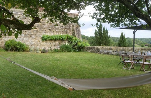 Saint-Arailles House | A haven of peace in the heart of a historic place with enclosed garden