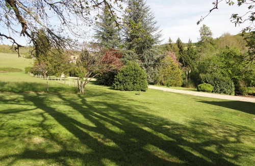 Douville House | A haven of peace, surrounded by magnificent parkland, in the heart of Périgord