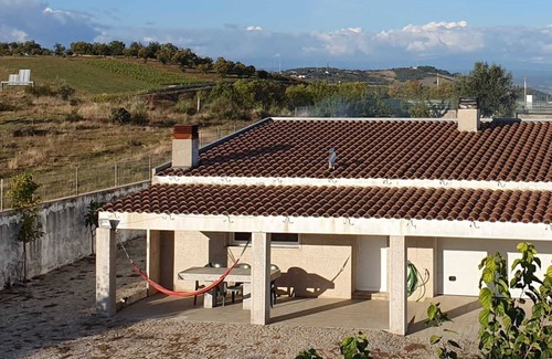 Braganca Cottage | A haven of tranquillity, 5 minutes from the city and castle. Pets allowed.