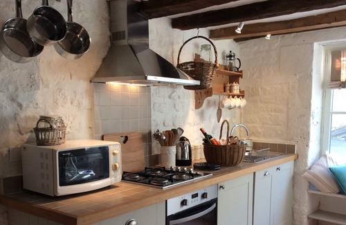Faye-la-Vineuse Cottage | A hidden gem, French charm, private gardens, Loire on your doorstep.