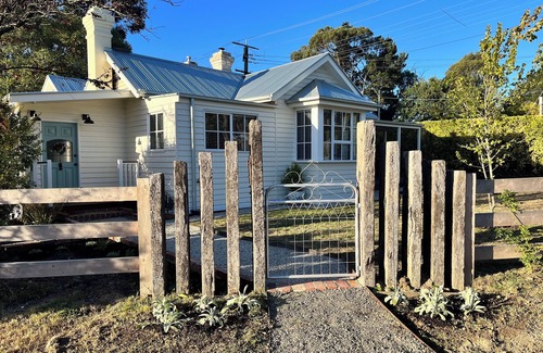 Woodend House | A Historic 2 Bedroom House in wonderful Woodend, the heart of the Macedon Ranges