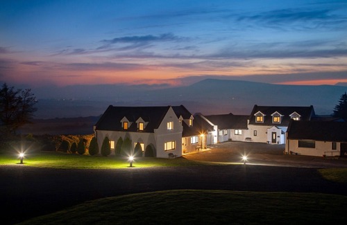 Mount Murray Cottage | A holiday cottage that sleeps 2 guests in 1 bedroom