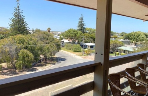 Lancelin House | A holiday home perfect for families seeking a peaceful getaway.