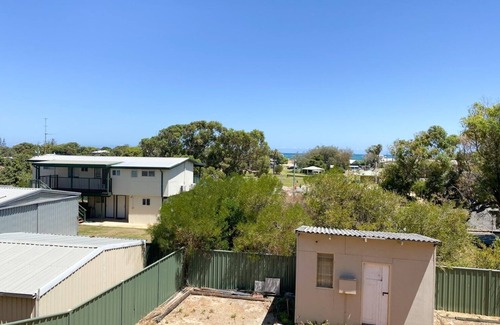 Lancelin House | A holiday home perfect for families seeking a peaceful getaway.