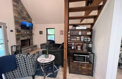 Helen Cabin | A Holler From Helen Cabin ~ Just 5 Miles to Downtown Helen! Dog devoted!