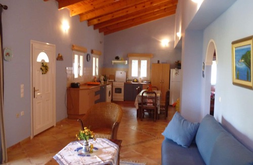 Agia Pelagia Chlomou House | A House for Relaxation