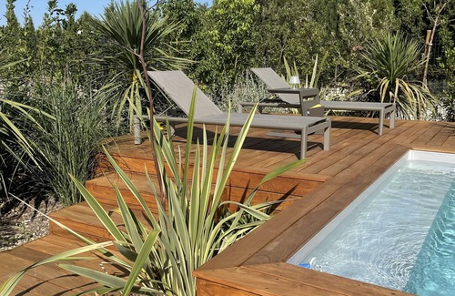 Chateaurenard Villa | A Jacuzzi in Provence .Nest of dreams