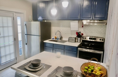Lakeview Apartment | A JEWEL BY THE LAKE!