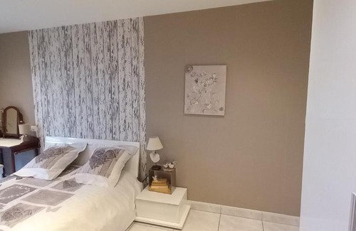 Brison-Saint-Innocent Apartment | A l instant présent