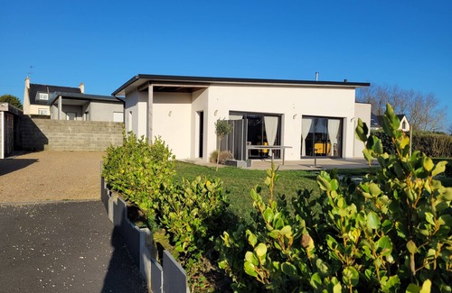 Cleder House | A Little Slice of Paradise – Amiets Beach Just 10 Minutes on Foot/3 Min by Bike