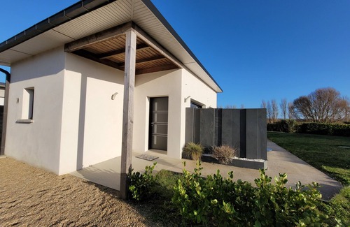 Cleder House | A Little Slice of Paradise – Amiets Beach Just 10 Minutes on Foot/3 Min by Bike