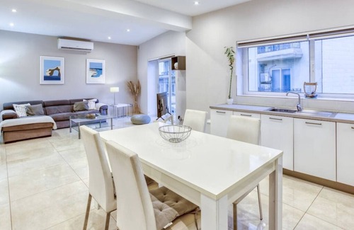 Tower Road Apartment | A lovely 3BR home just off the promenade w/balcony