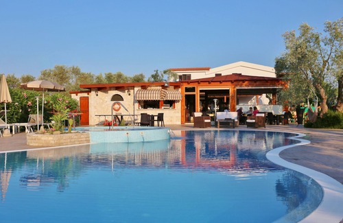 Chiesiola Apartment | A lovely Agriturismo in Apulia "I Tesori del Sud" with swimming Pool