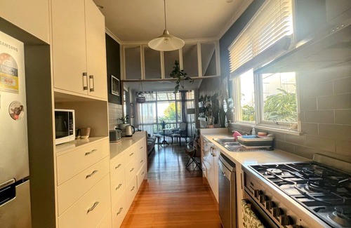 Dromana House | A lovely boutique home with big garden and sea views