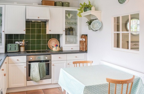 Louth Cottage | A lovely cottage with a view of the magnificent St James Church Spire.
