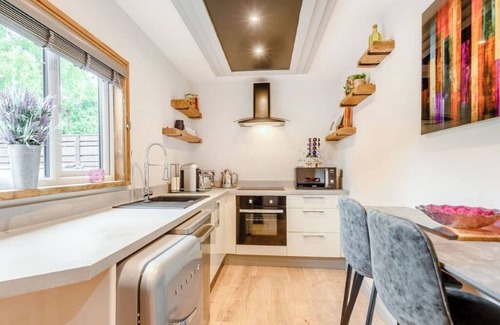 Frampton Cottage | A lovely unique lodge ideal for a relaxing or romantic break