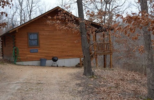 Davisville Cabin | A Luxury King Suite Cabin in the Ozarks