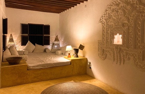 Lamu House | A luxury private beach villa and a pool with a staff just for you!