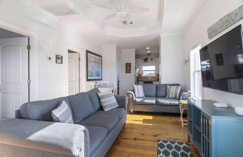 Galveston House | A&M's Perch: Near Marina/Park & Golf Cart Included