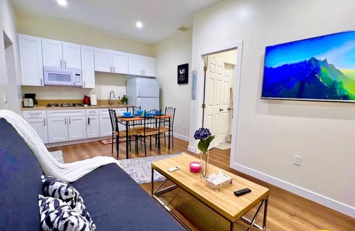Reseda House | A newly built stunning guest house with all amenities.