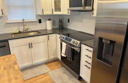 Indianapolis House | A One Level, 4BR Delite Amazing Great Room