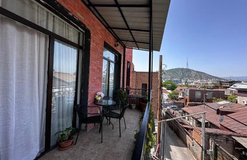 Avlabari Apartment | A p a r t m e n t AnnaMari O l d T b i l i s i
