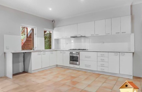 Donvale Apartment | A peaceful break amidst lush greenery and birds