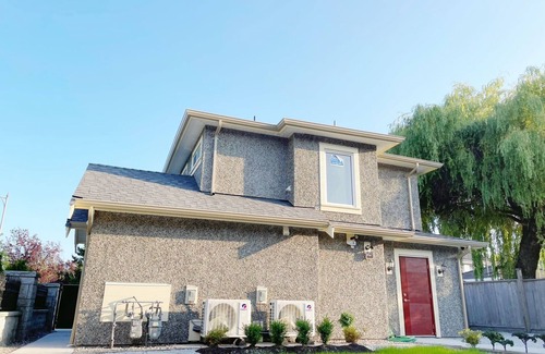 Arbutus Ridge House | A peaceful, quiet second-floor room for staying (W)