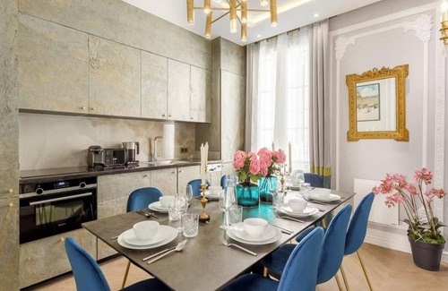 Saint-Merri Apartment | A PERFECT BLEND OF HISTORIC CHARM AND MODERN LUXURY BETWEEN NOTRE DAME & LOUVRE