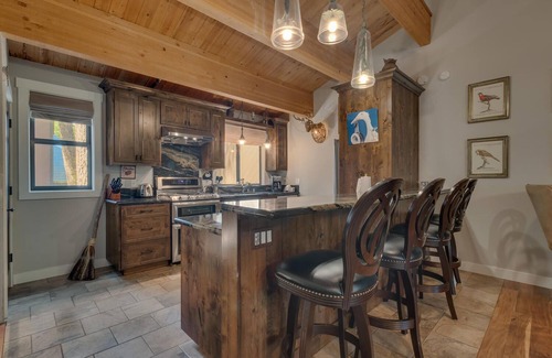 Truckee Condo | A Perfect Stay n’ Play upgraded 2 Bedroom Northstar Condo