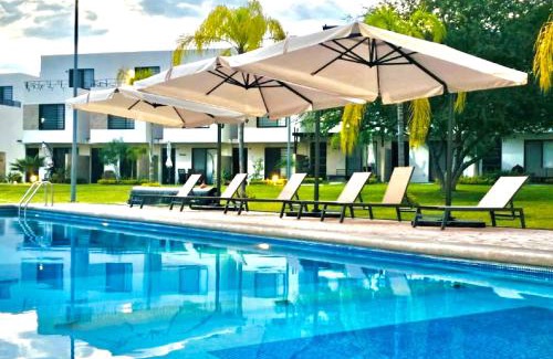 Xochitepec House | A pie de Alberca, Parking, Llegada Autonoma, Duermen 12, Pet FRIENDLY