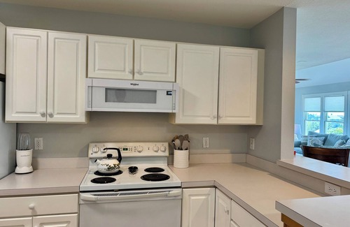 Manteo Condo | A Pirates Life - Fishing, Boat Slip, Pool, Gym!