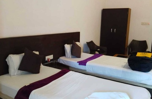 Bodh Gaya Bed & Breakfast | A popular 5-bedroom bed and breakfast accommodation in Bodh Gaya.