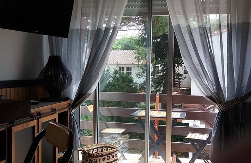 Royan Condo | A PRETTY STUDIO IN THE GREENERY