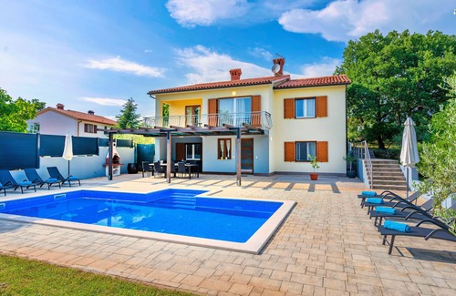 Kapelica Villa | A private and fenced pool villa near the sea