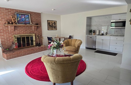 Brookeville House | A private and peaceful oasis with all amenities in quiet scenic Brookeville