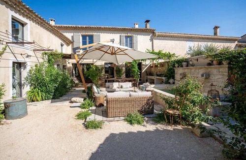 Molleges House | A Provencal gem in the heart of a village with swimming pool