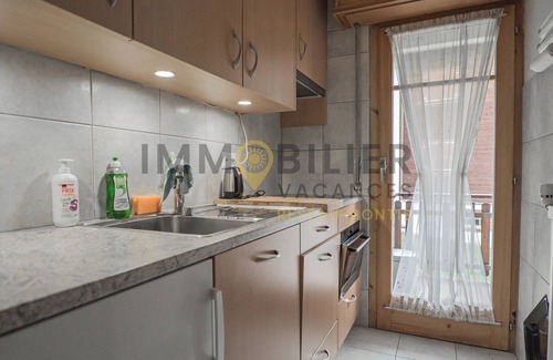 Saint-Luc Apartment | A proximité immédiate du départ du funiculaire et des pistes (50 marches), idéal pour 5 personnes. L