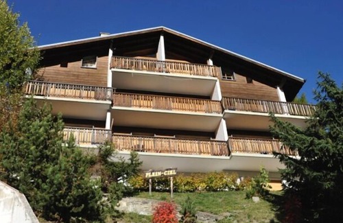 Saint-Luc Apartment | A proximité immédiate du départ du funiculaire et des pistes (50 marches), idéal pour 5 personnes. L