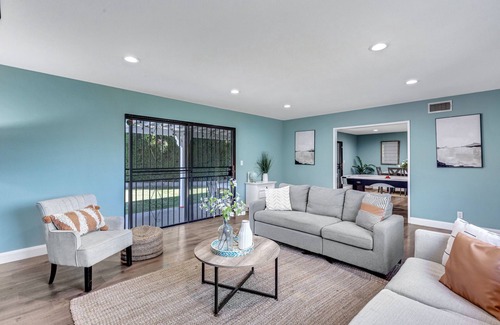 Burbank House | A Quiet and Private Oasis with Amazing Designed and Pool & HotTub for relaxing