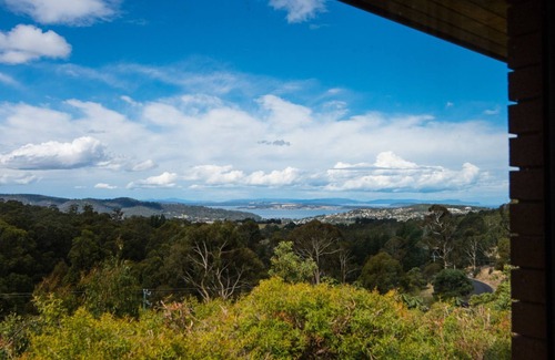 Kingston House | A Quintessentially Tasmanian Living experience awaits!
