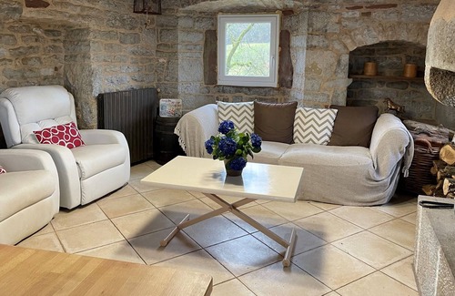 Miers House | A relaxing family holiday with swimming pool close to tourist attractions