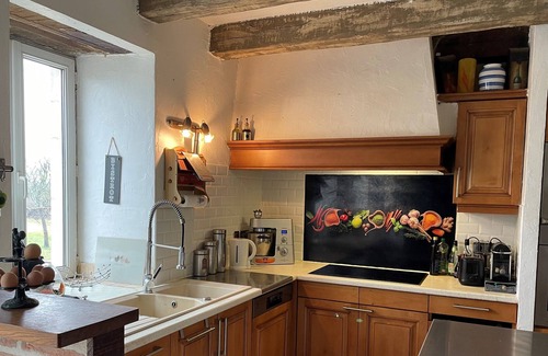 Miers House | A relaxing family holiday with swimming pool close to tourist attractions