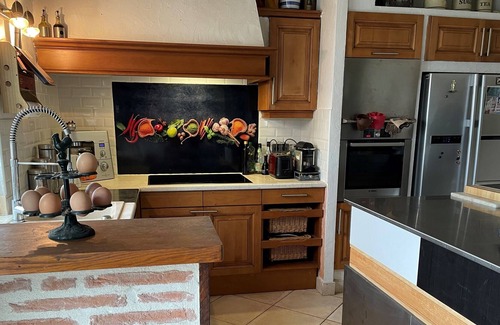 Miers House | A relaxing family holiday with swimming pool close to tourist attractions
