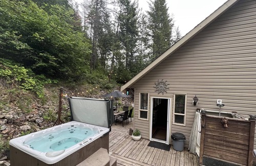 Tappen House | A river runs through it! House on acreage w/hot tub & firepit. Mins to the lake